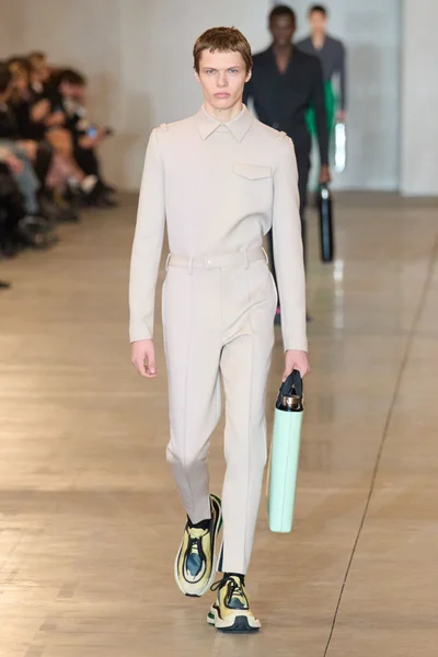 Look 28